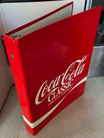 2164a-1 € 5,00 coca cola ordner a4 formaat rood wit.jpeg